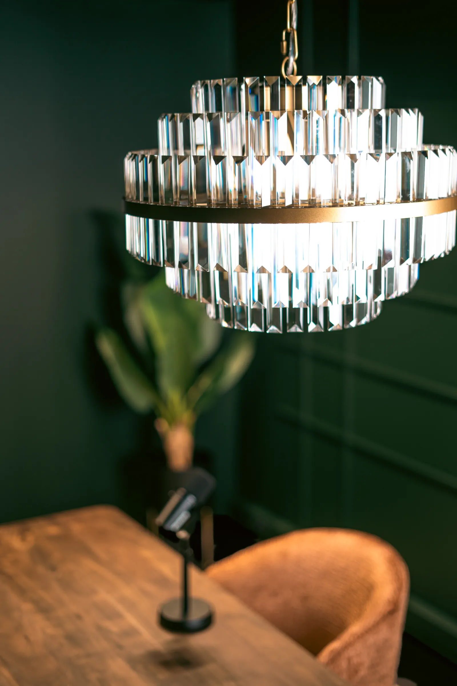 Lustre en cristal du studio Cigar Lounge