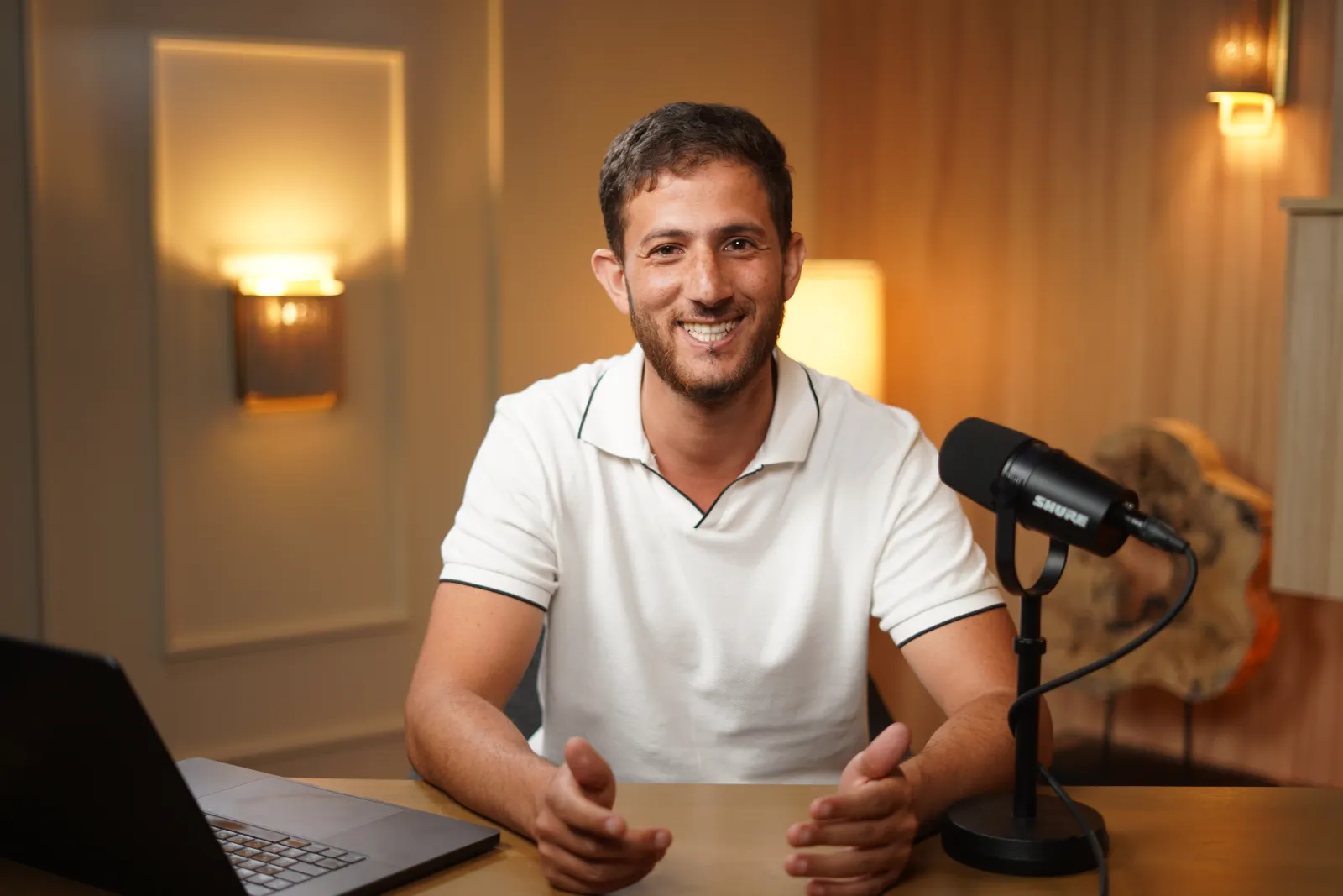 Smiling guest at the Cosy Cream microphone